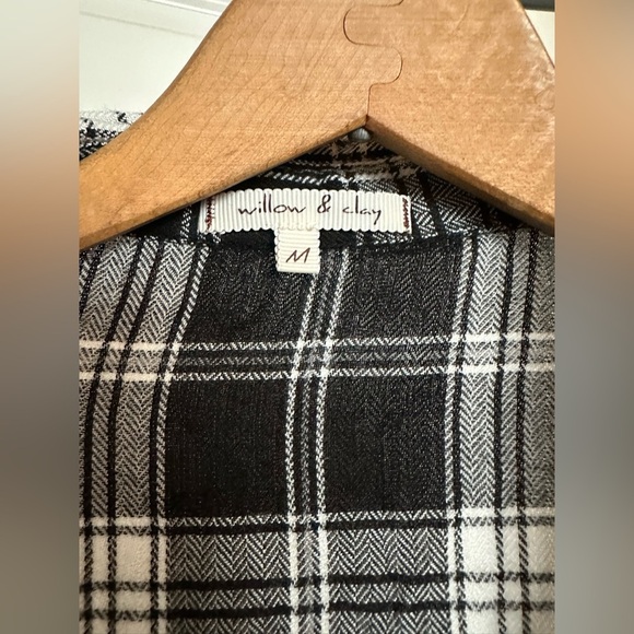 Women’s flannel plaid draped long sleeve shirt with fringe details. Med - Picture 3 of 7